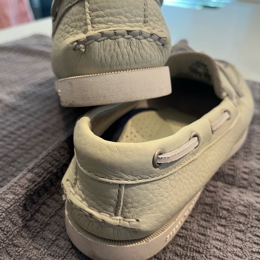 Woman’s 8.5 Authentic Sperry Original 2-Eye. Like newish. Cream/white color - Picture 5 of 7